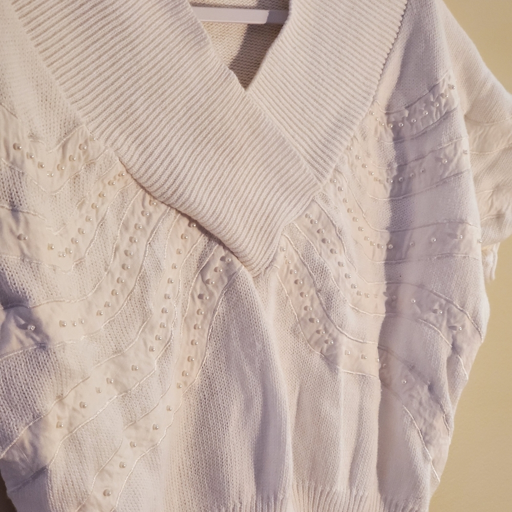 Vintage 80s I. B. Diffusion White V-neck Short Sleeve Sweater Beaded Size Large